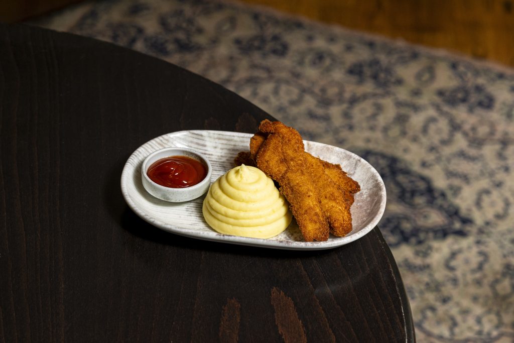 Rántott csibefalatok burgonyapürével