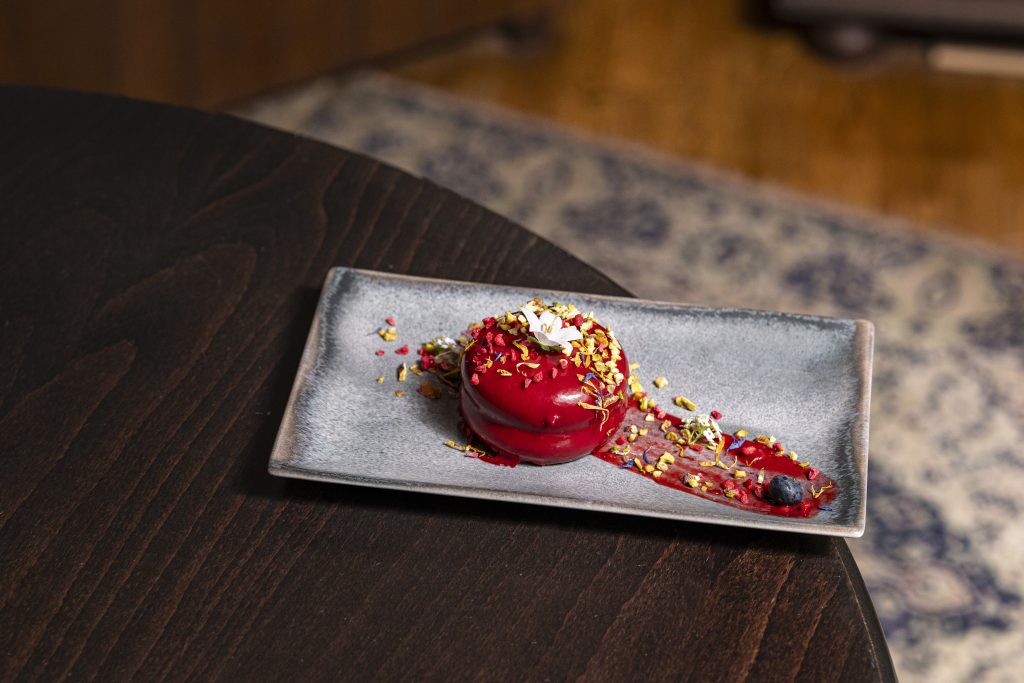 Málnás pisztácia mousse áfonyás zabkeksszel