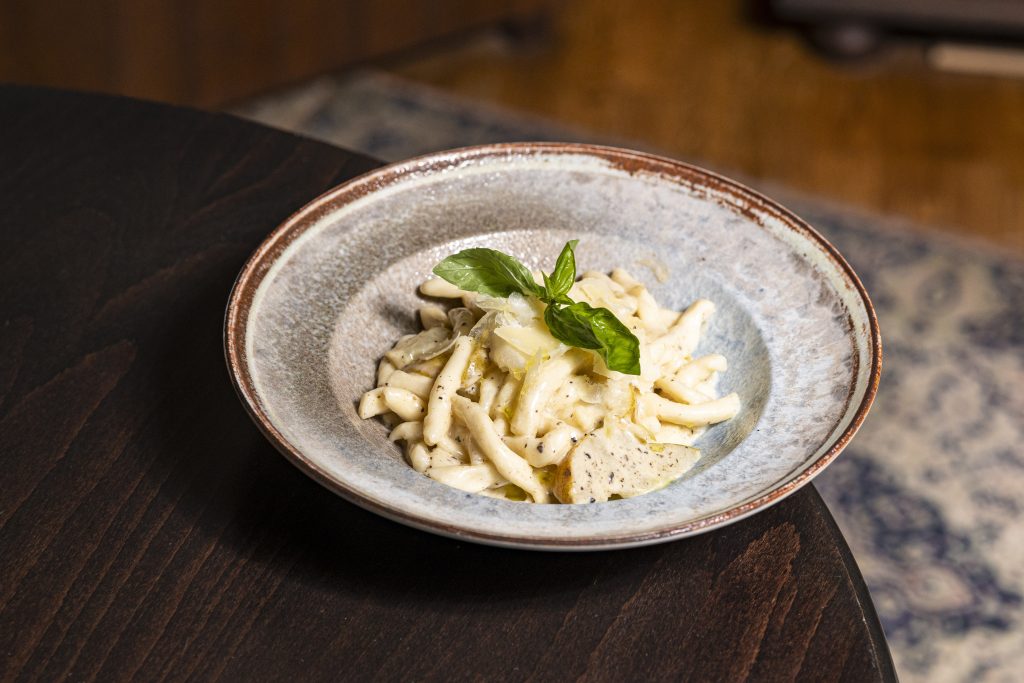 Körtés-szarvasgombás fricelli