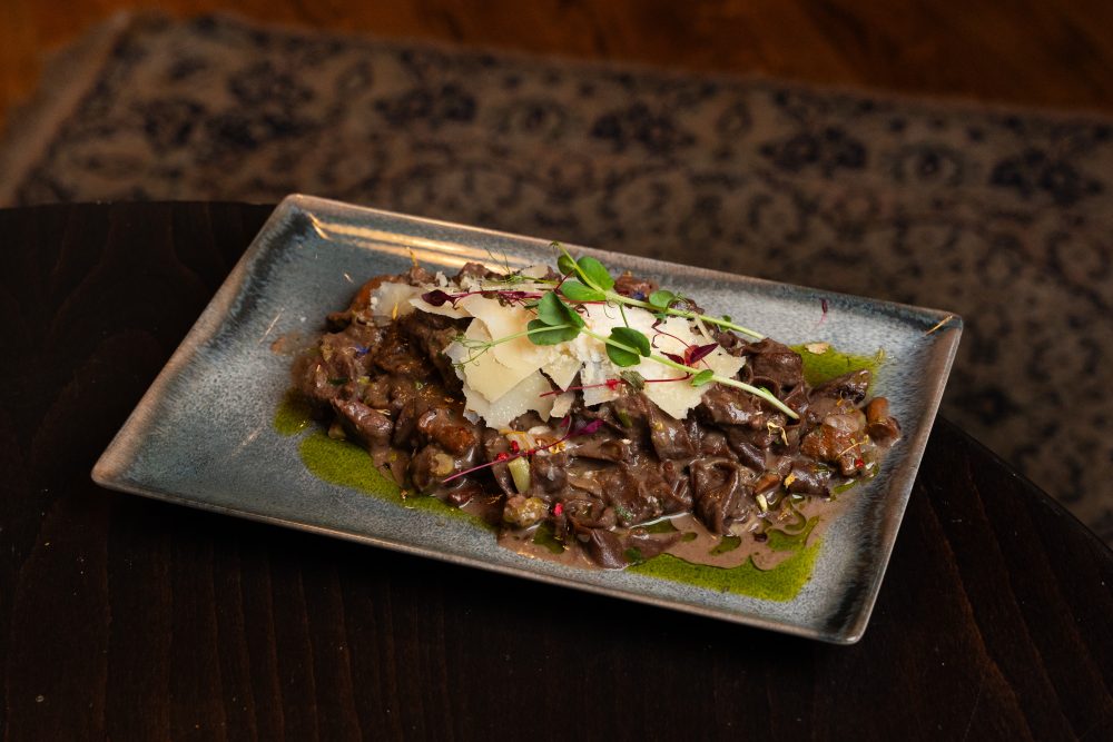 Tagliatelle al cacao rókagombás őzraguval